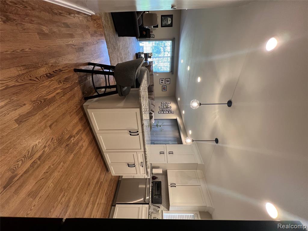 9065 Newport Way, 19, Livonia, MI 48150 — Photo 6