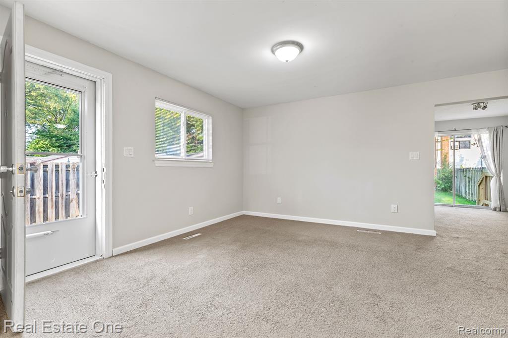 3993 WEDDELL Street, Dearborn Heights, MI 48125 — Photo 13