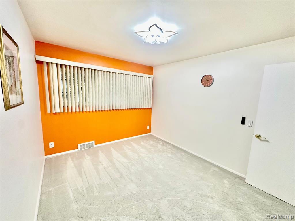 9171 E OUTER Drive, Detroit, MI 48213 — Photo 17