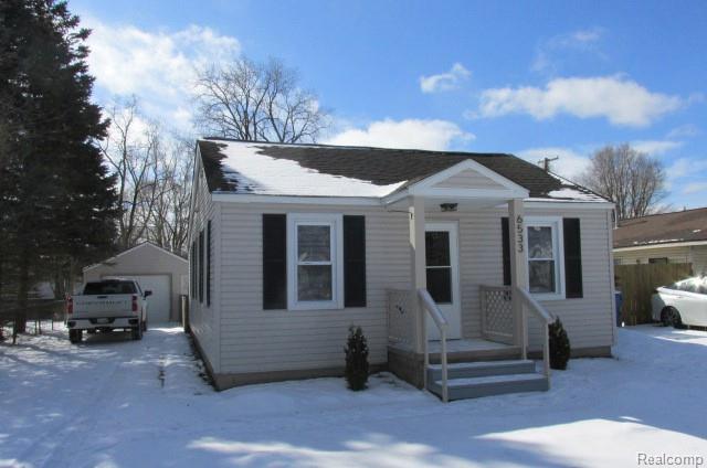 6533 Cloverton Drive, Waterford, MI — front exterior