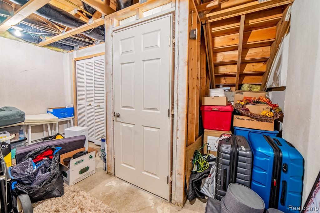 17026 FARMINGTON Road, Livonia, MI 48154 — Photo 30
