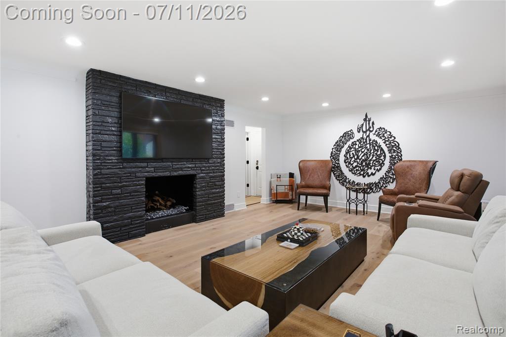 600 WOODCREST Drive, Dearborn, MI 48124 — Photo 13