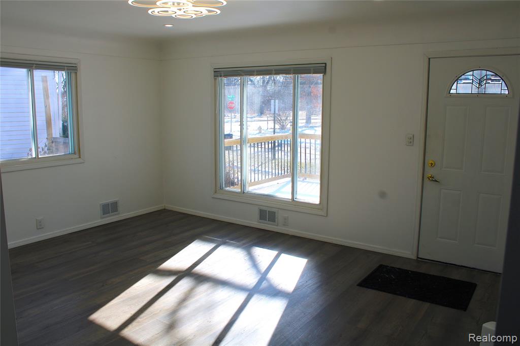 4539 TRUMBULL Drive, Flint, MI 48504 — Photo 6