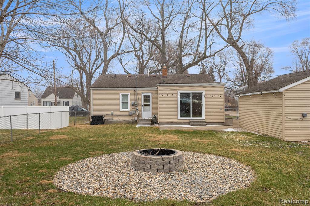 4976 Weddell Street, Dearborn Heights, MI 48125 — Photo 32