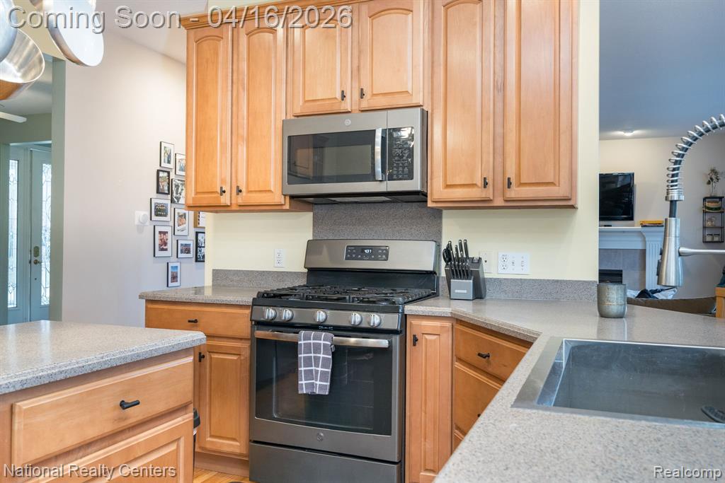 10219 Mill Pointe Drive, Goodrich Vlg, MI — Photo 14