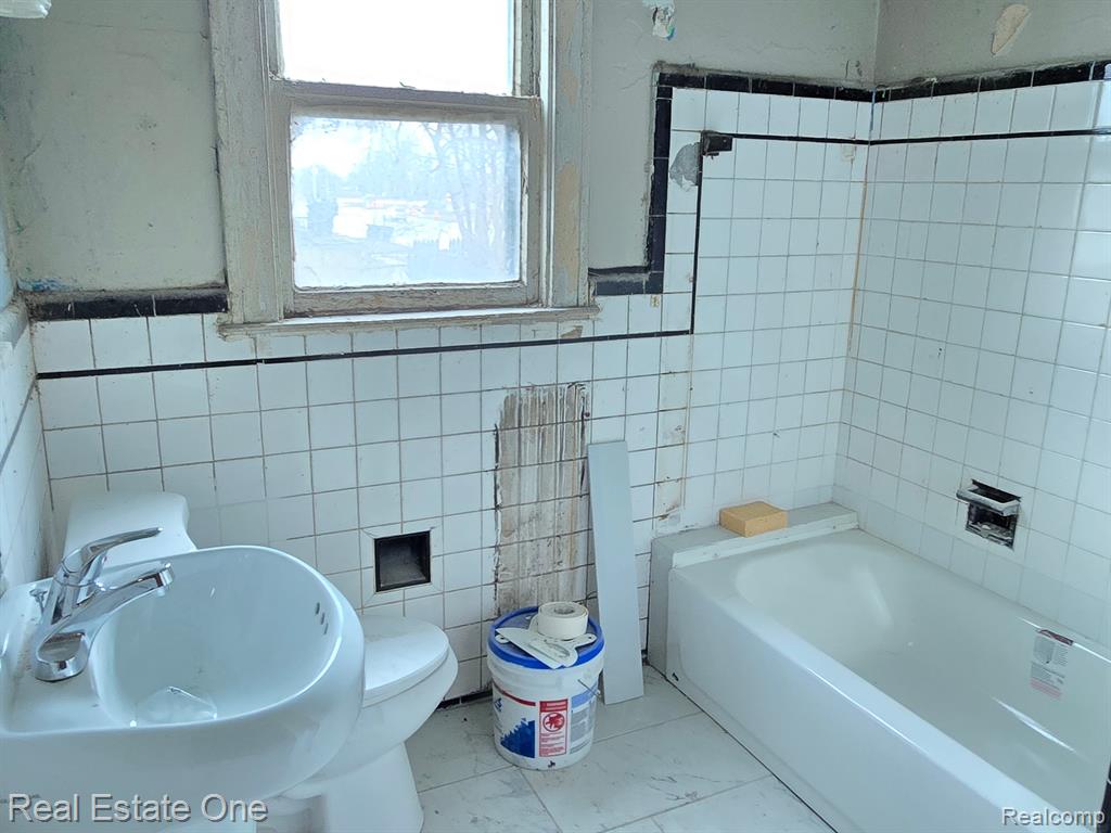 10259 W FORT Street, Detroit, MI 48209 — Photo 8