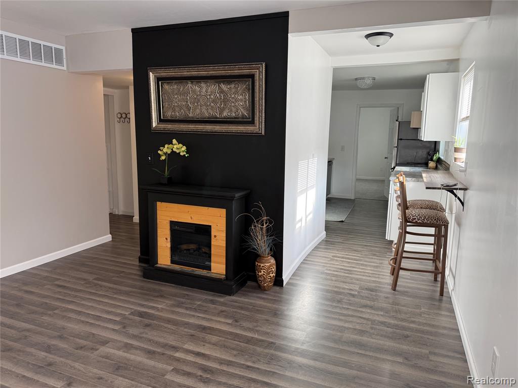106 E Hopkins Avenue, Pontiac, MI 48340 — Photo 11
