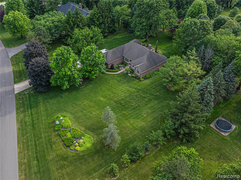 225 Redwood Lane, Leonard, MI 48367 — Photo 48