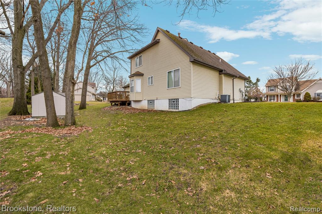 510 Woodland Hills Drive, Walled Lake, MI 48390 — Photo 46
