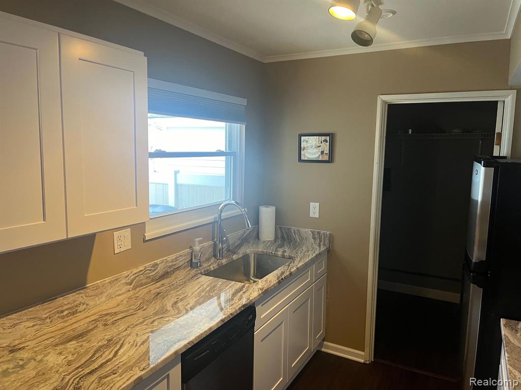 39828 VILLAGE WOOD Circle, Novi, MI — Photo 8