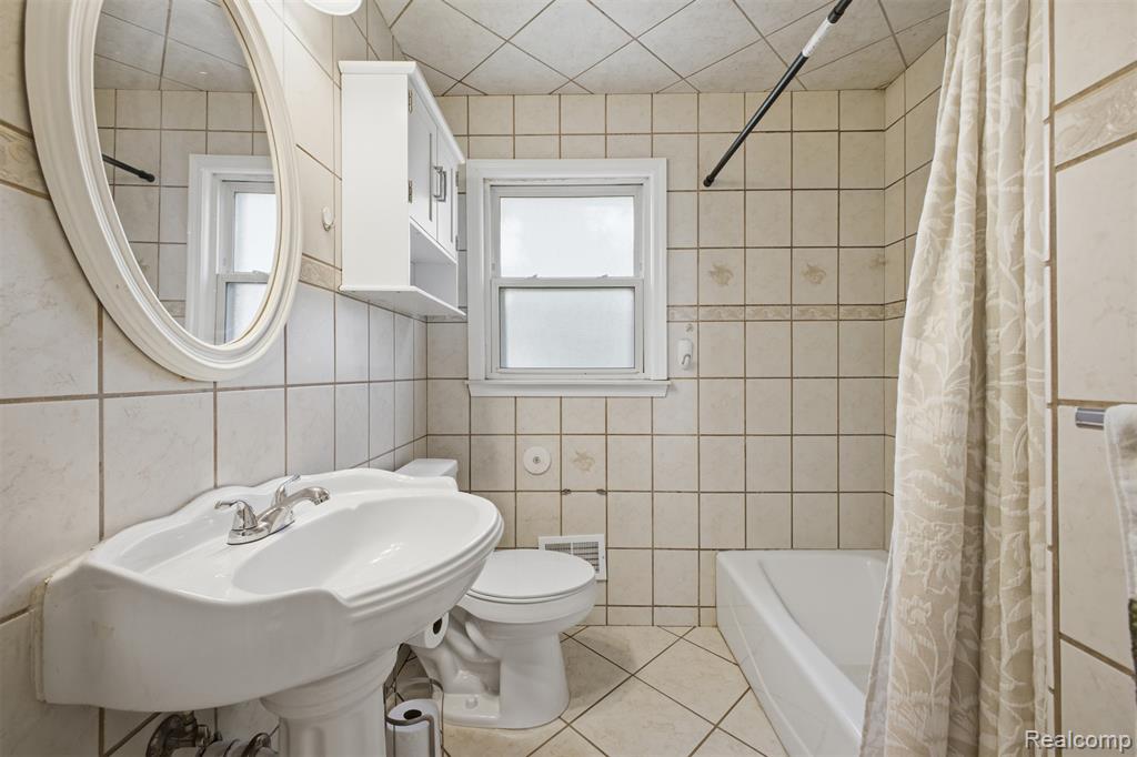 15080 Churchill Street, Southgate, MI 48195 — Photo 15