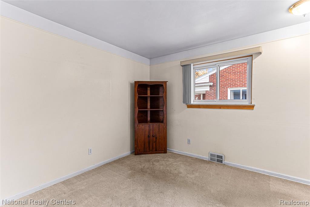 6104 Ardmore Park Circle, Dearborn Heights, MI 48127 — Photo 19