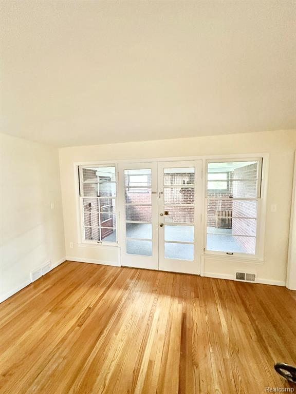 590 W HILDALE Avenue, Highland Park, MI 48203 — Photo 8