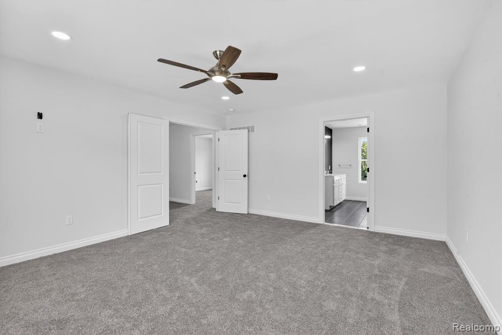 8760 Barrington, Ypsilanti, MI 48198 — Photo 41