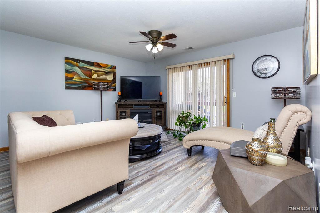 9747 Wildflower Court, Van Buren, MI 48111 — Photo 9