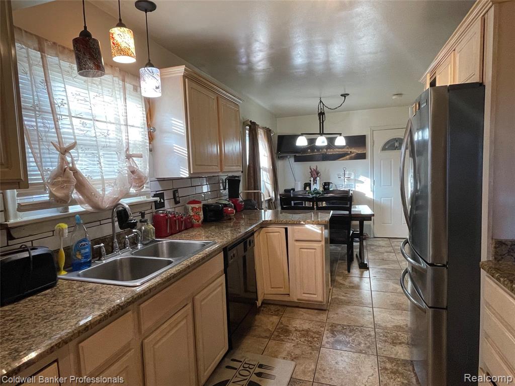 5021 Forest Side Drive, Flint, MI, 48532