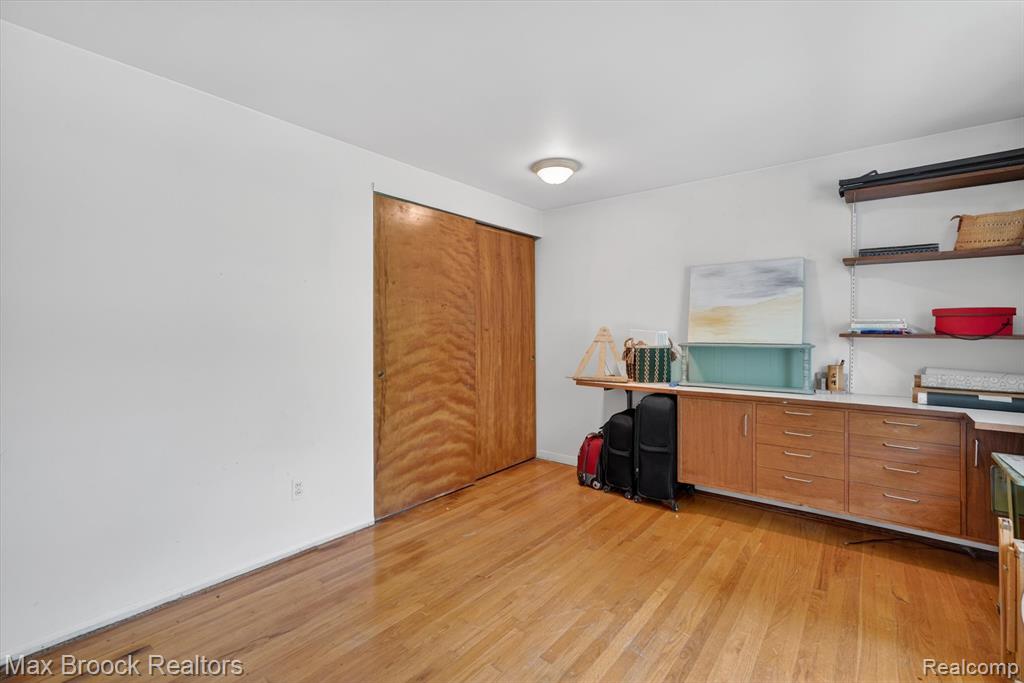 7456 Glengrove Drive, Bloomfield Hills, MI 48301 — Photo 37