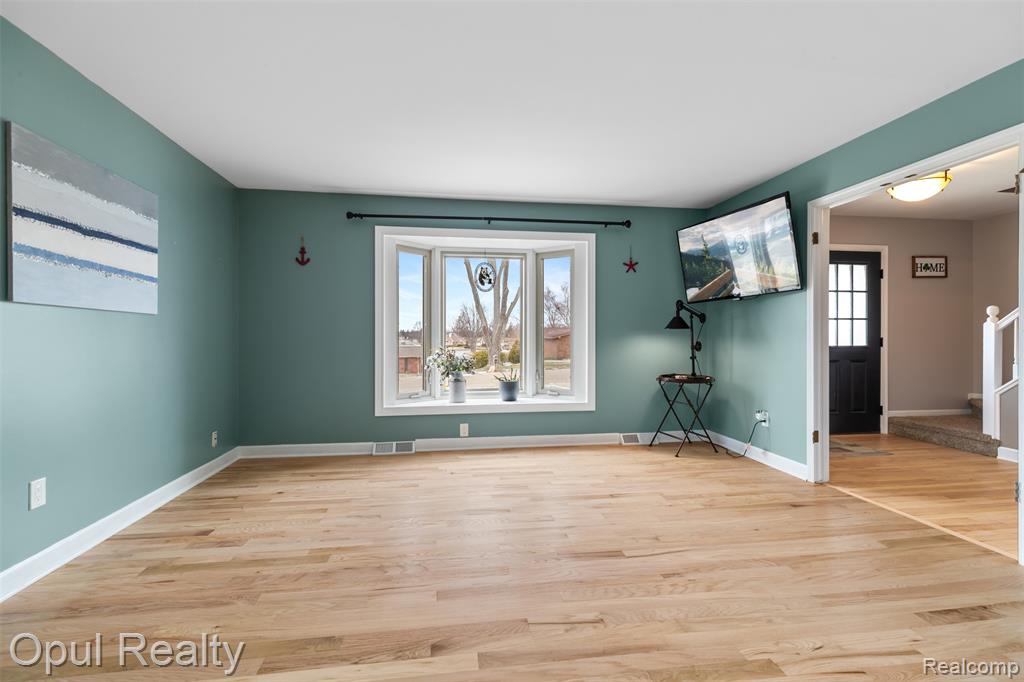 4748 Ravinewood Drive, Commerce Twp, MI 48382 — Photo 9