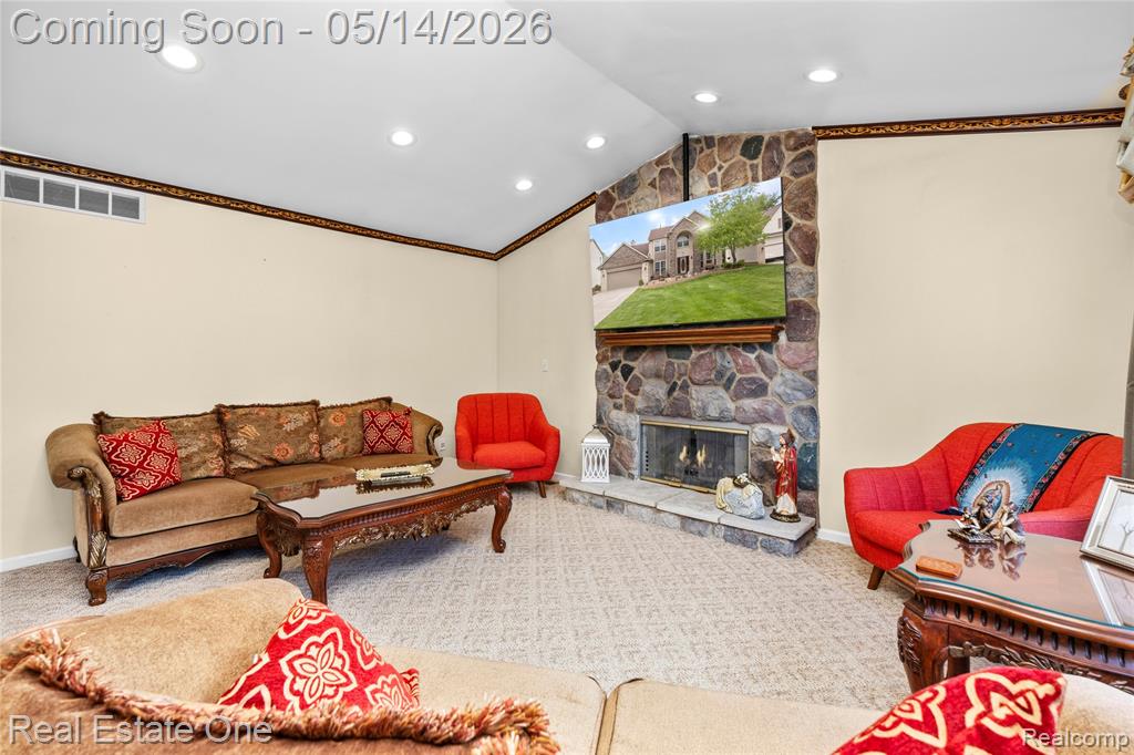 865 Drakeshire Drive, Commerce Twp, MI 48390 — Photo 35