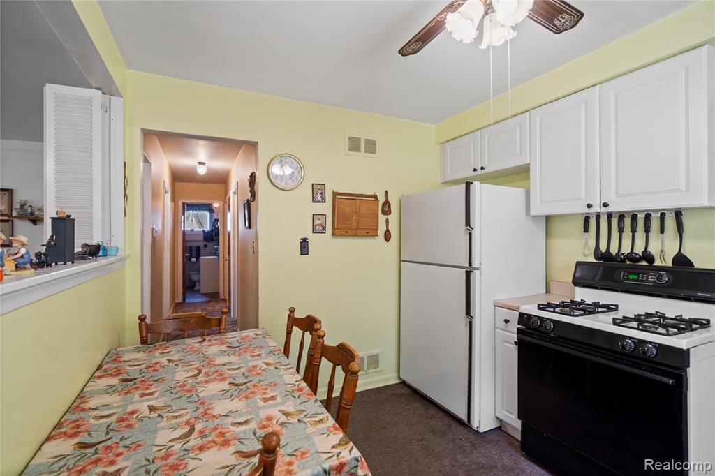 4030 Letart Avenue, Waterford, MI 48329 — Photo 9
