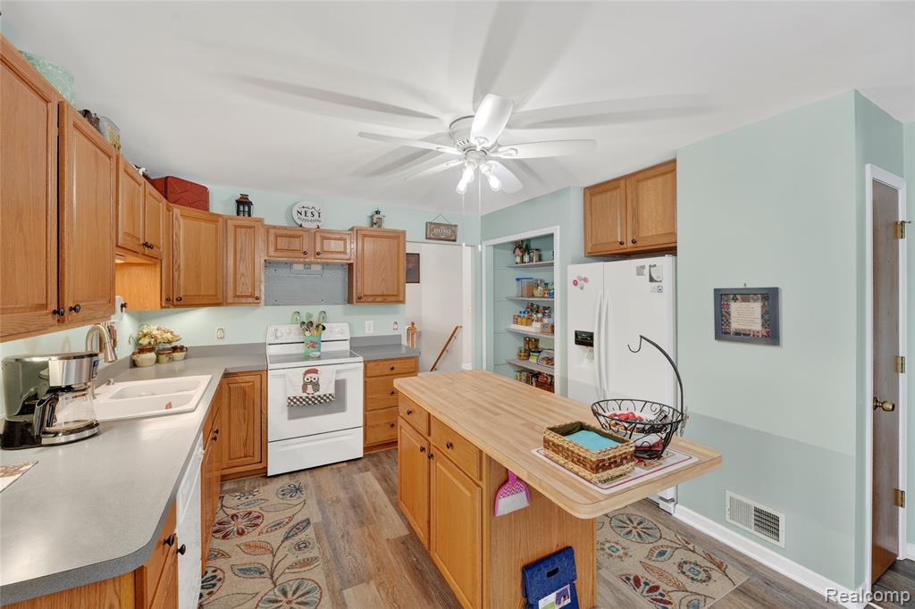 468 Dama View Court, Howell, MI 48855 — Photo 11