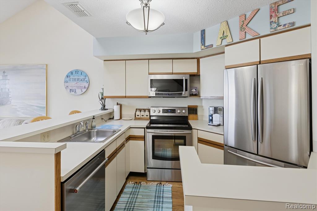 331 Lakeview, 18, Port Austin, MI 48467 — Photo 11