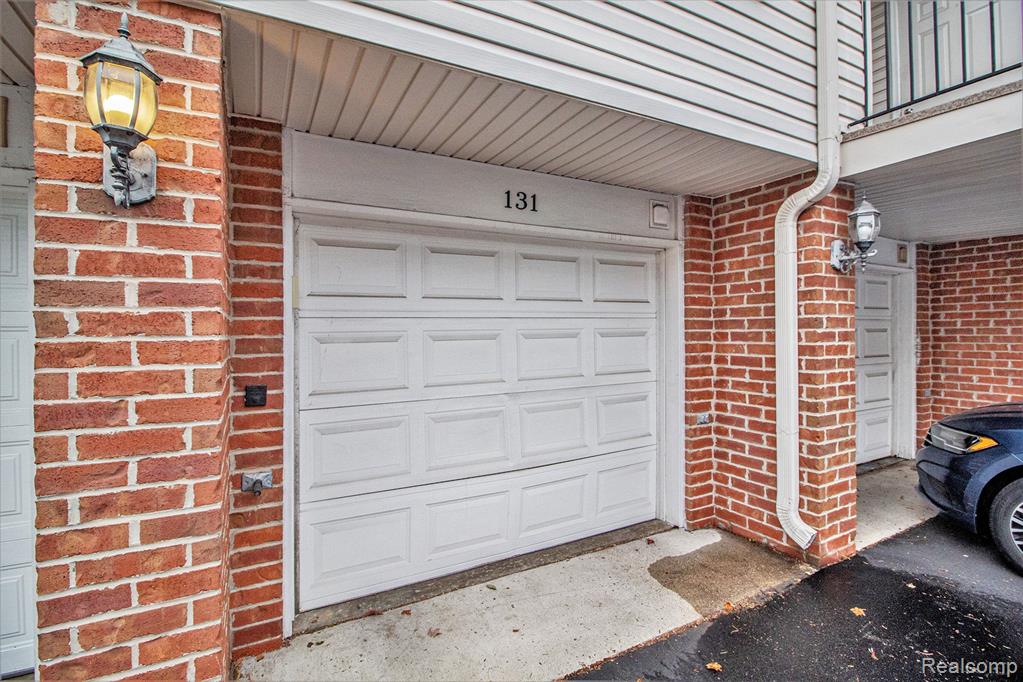 131 W KENILWORTH Avenue, Royal Oak, MI 48067 — Photo 24