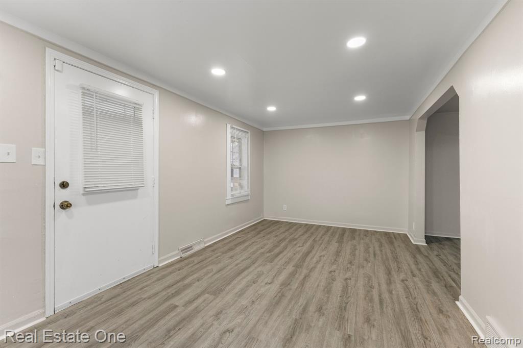 5121 CROISSANT Street, Dearborn Heights, MI 48125 — Photo 10