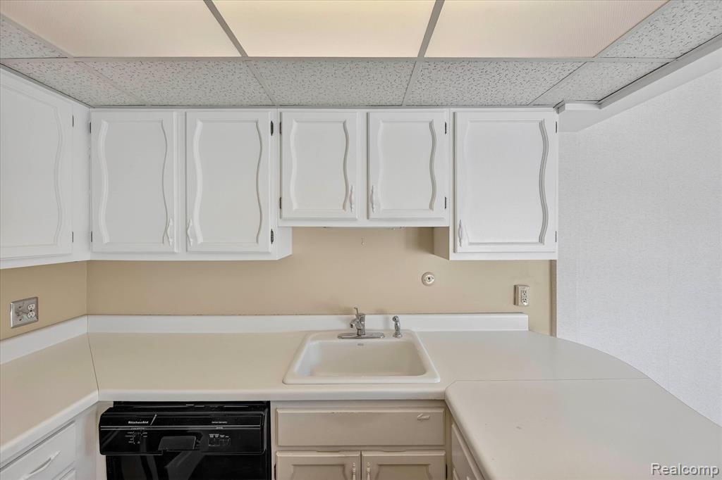 18268 University Park Drive, Livonia, MI, 48152