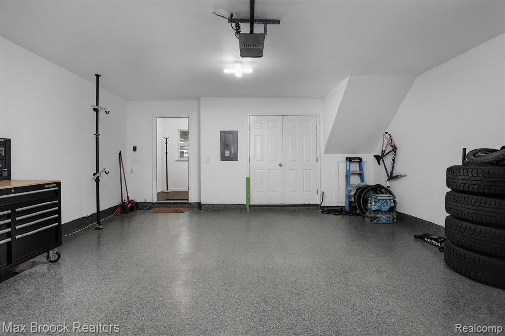 395 Glendale Lane, Ferndale, MI 48220 — Photo 32