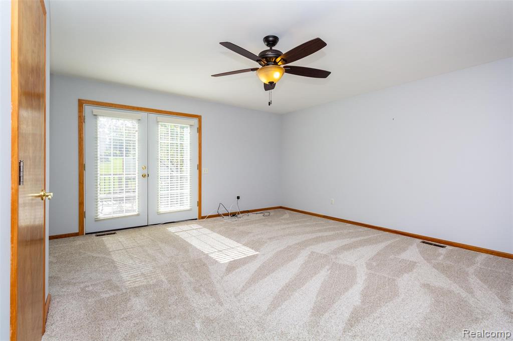 11270 Linda Kay, Goodrich Vlg, MI — Photo 17