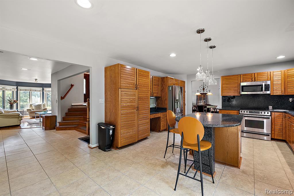 8398 ELKRUN Drive, Clarkston, MI 48348 — Photo 16