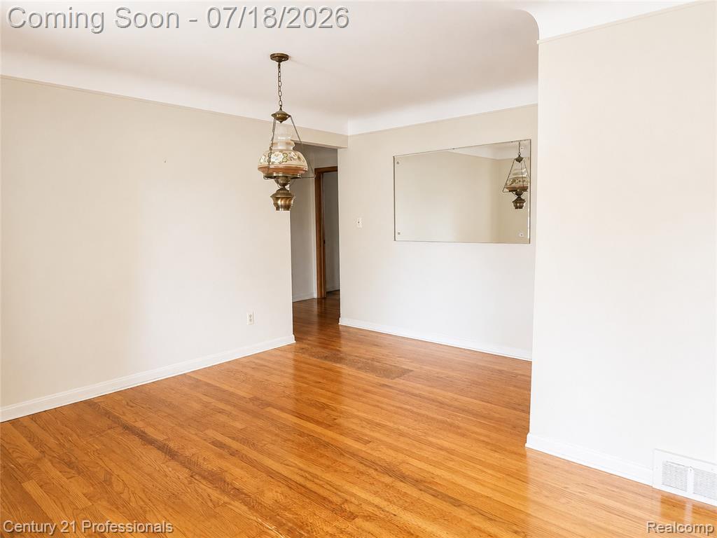 8563 Centralia Street, Dearborn Heights, MI 48127 — Photo 3