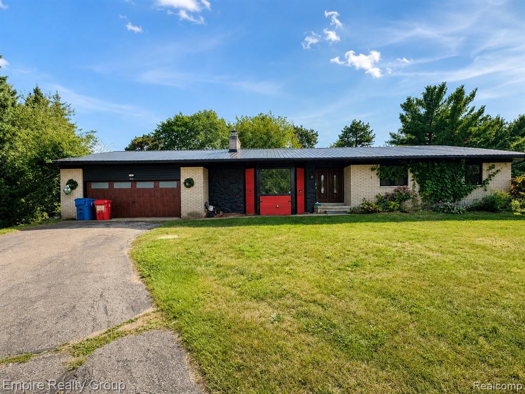 1486 Russ Roy Court, White Lake, MI 48383