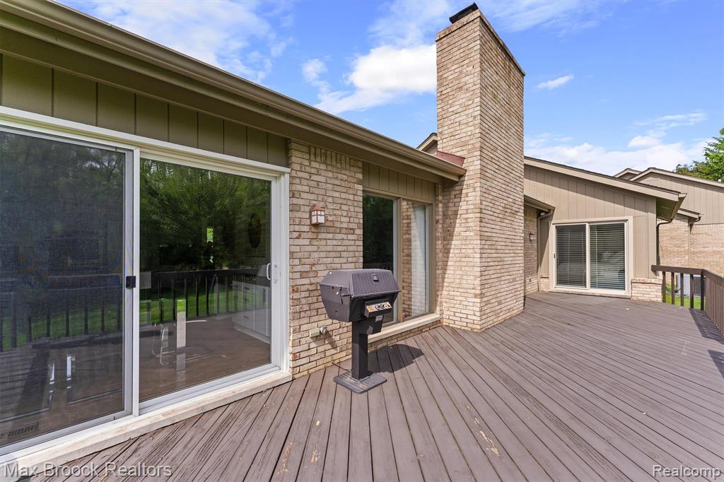 5725 Ridgewood Road, West Bloomfield, MI — Photo 38