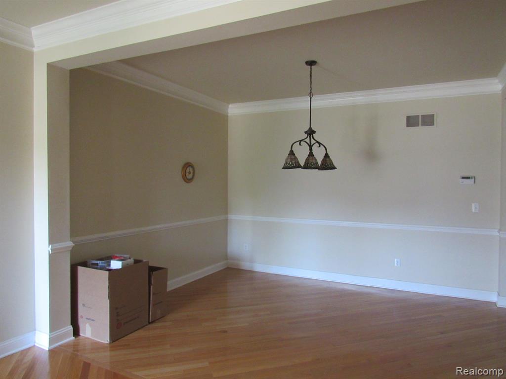 50004 STREAMWOOD Drive, Novi, MI — Photo 2