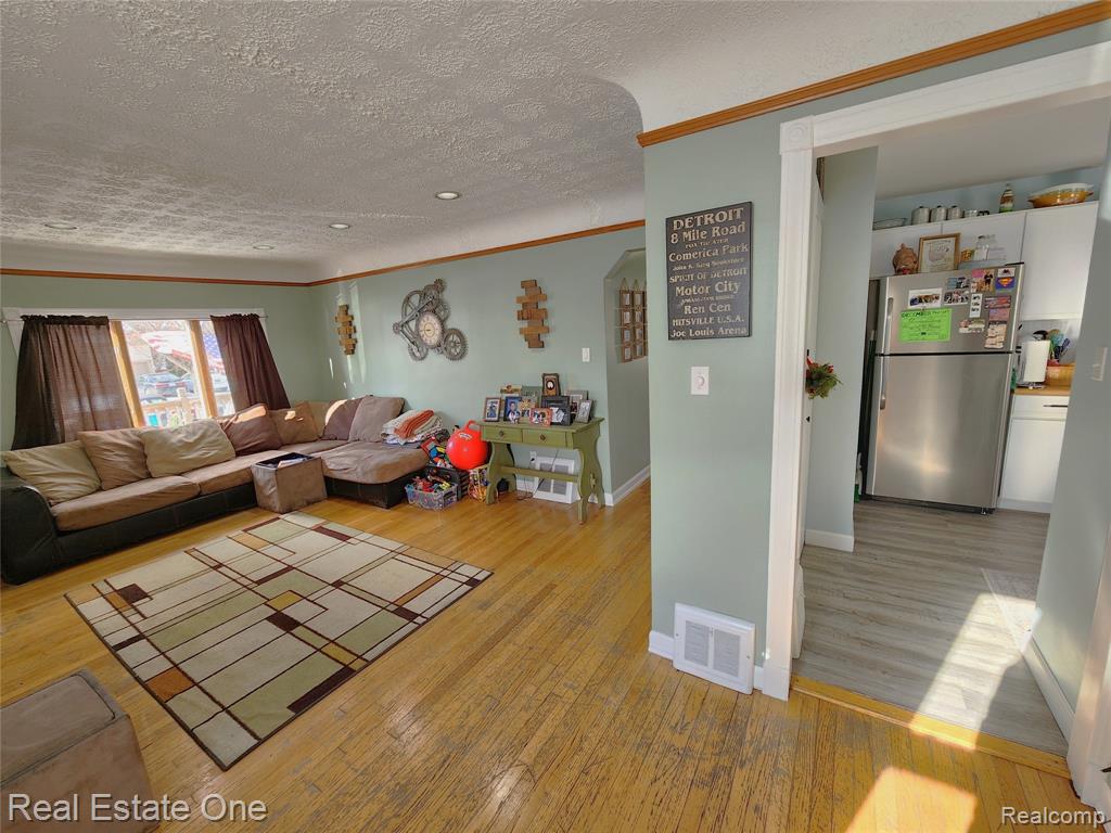 759 Chippewa Street, Mount Clemens, MI 48043 — Photo 5