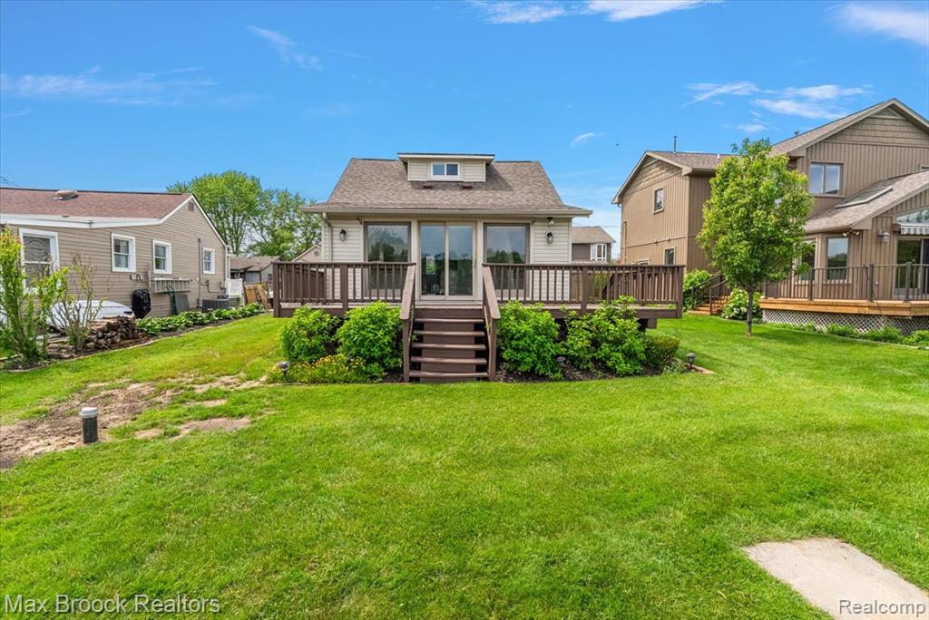 1323 Castlewood Drive, White Lake, MI — front exterior