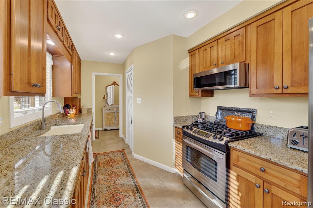 4731 Pickering Road, Bloomfield Hills, MI 48301 — Photo 25