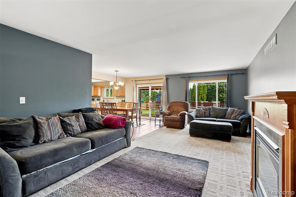 10780 Oxbow Lakeshore Drive, White Lake, MI — Photo 9