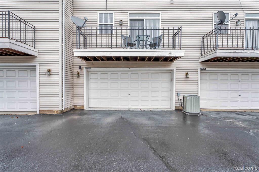 42849 Richmond Drive, Sterling Heights, MI 48313 — Photo 44