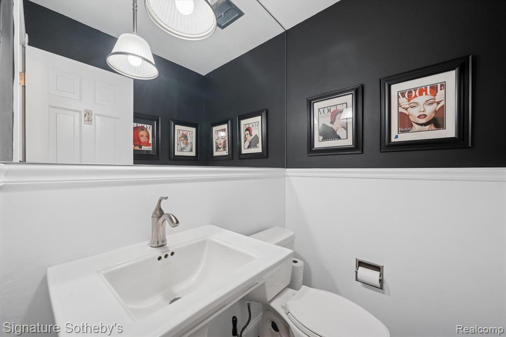 1926 Hickory Bark Lane, Bloomfield, MI 48304 — Photo 17