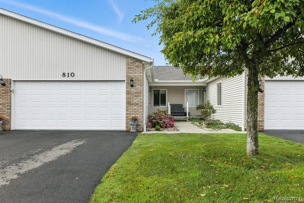 810 Crystal Lane, Marysville, MI 48040 — Photo 2