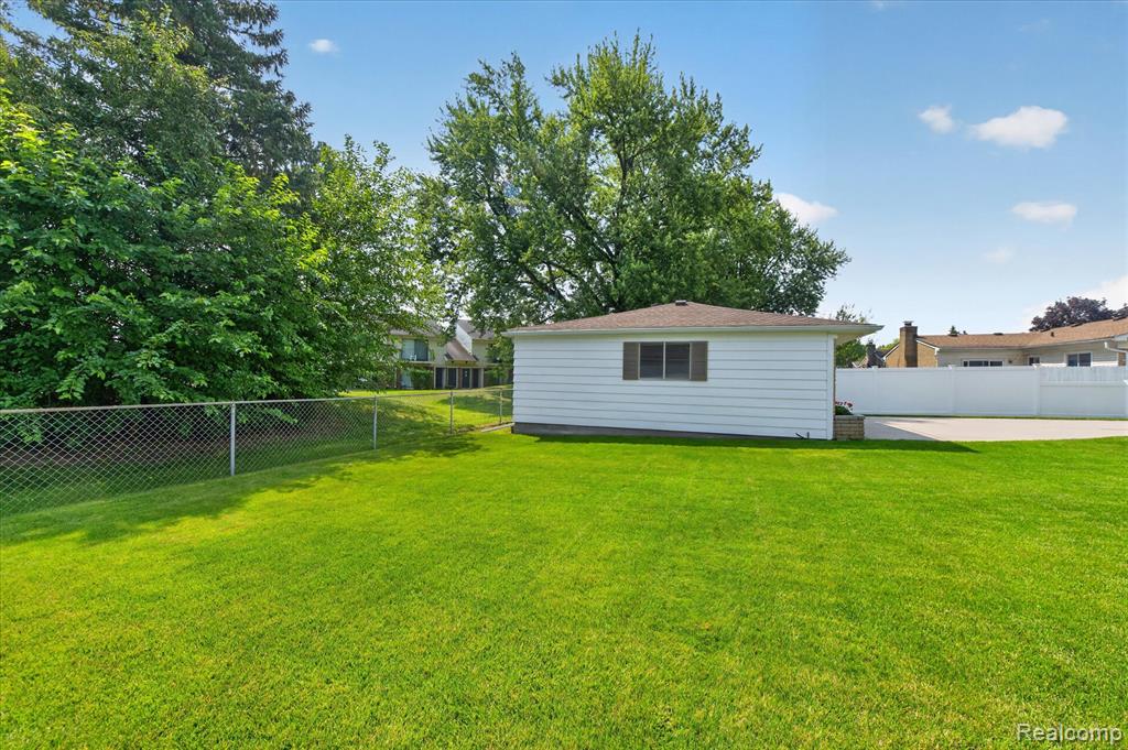 7026 London Court, Canton, MI 48187 — Photo 37