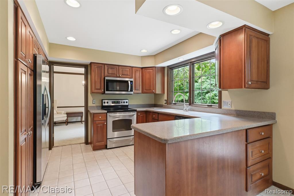 45451 Woodleigh Way, Plymouth, MI 48170 — Photo 12