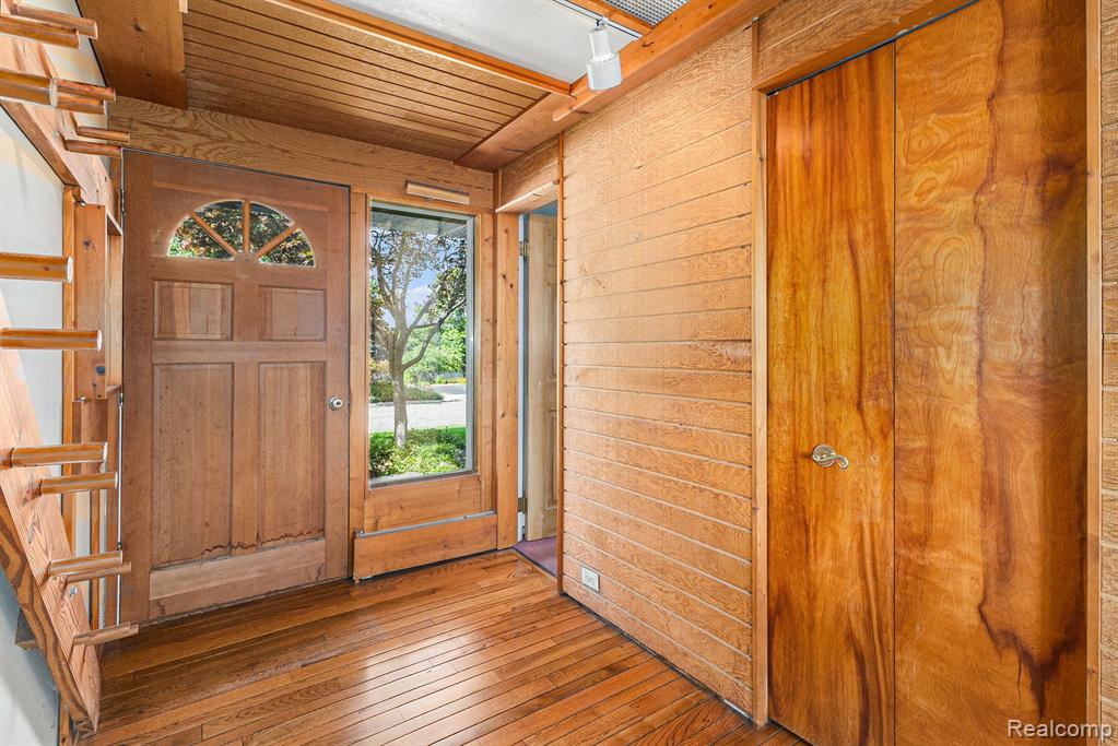979 Abseguami Trail, Lake Orion, MI 48362 — Photo 8