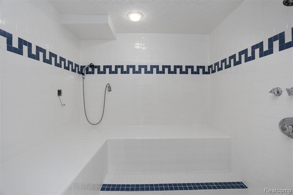 7273 Creeks Bend Court, West Bloomfield, MI — Photo 25