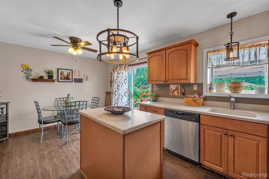 8016 Pardee Road, Taylor, MI 48180 — Photo 17