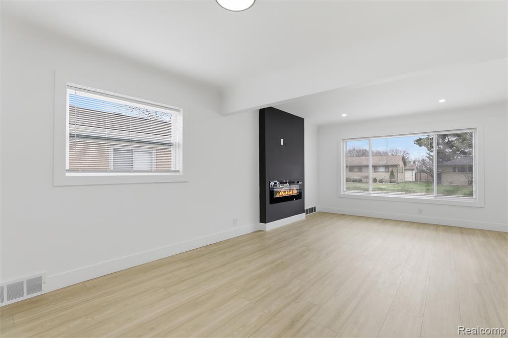 15230 Oakwood Drive, Oak Park, MI 48237 — Photo 11