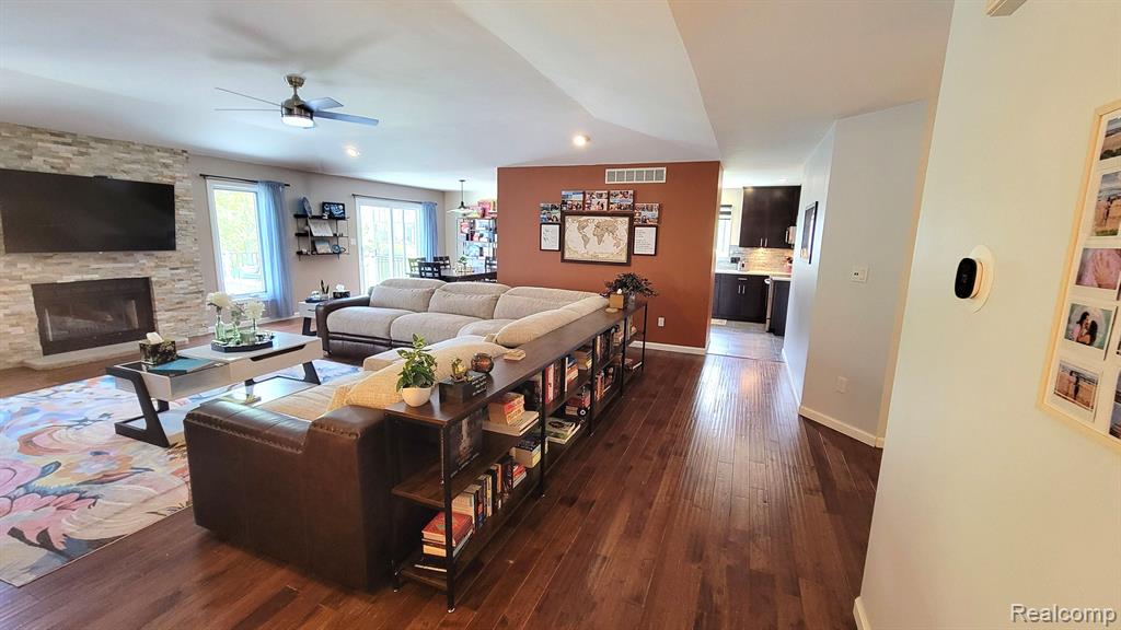 6192 N SHORE Drive, West Bloomfield, MI 48324 — Photo 23